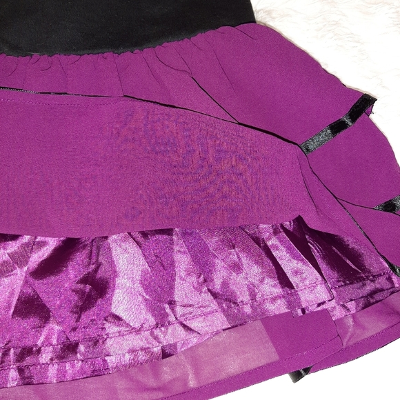 Forever 21 Black and fushia skirt. NWOT! - Picture 2 of 4